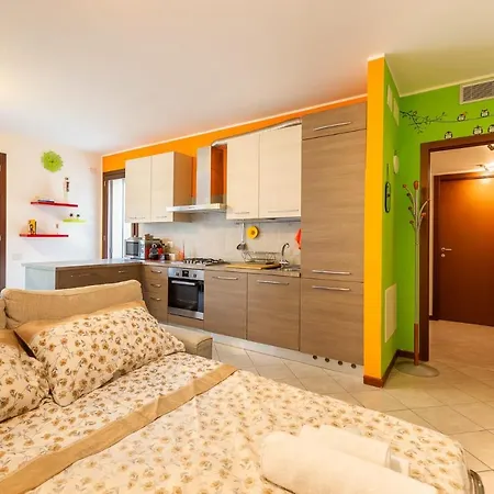 Accogliente Con Terrazzo E Vista