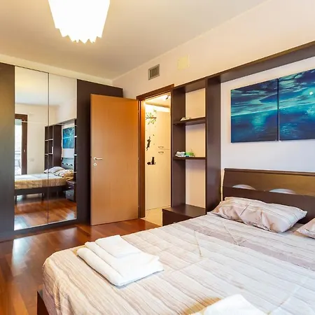 Accogliente Con Terrazzo E Vista Апартаменты Милан