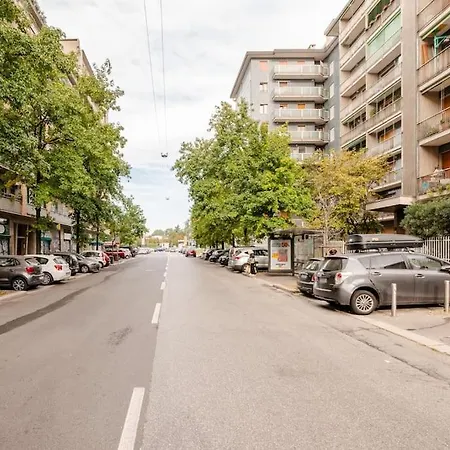 Luxury 1 Bedroom Apartment, Close To San Siro, Fiera And 10 Min Metro To Duomo Апартаменты