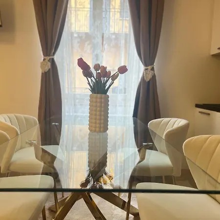 Apartment Regina In Bocconi Milan