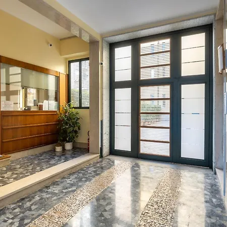 Elegant Citylife Apartment- Metro Access - Double * Milan