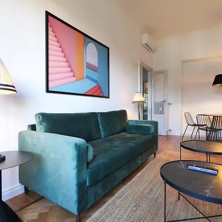 Adelaide Elegant Milán