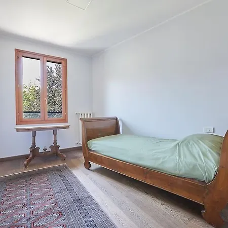 Large Navigli Apartment Milan