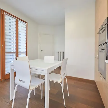 Large Navigli Apartment Milan