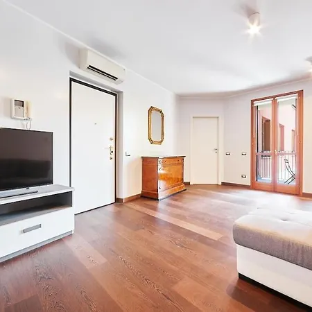 Large Navigli * Milan