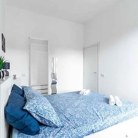 Apartament Mi8 -10 Minutes From The Duomo- Large Mediolan