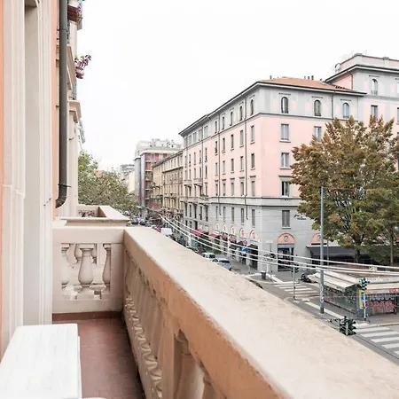 Bocconi 2 In Stile Corte Milanese アパート ミラノ