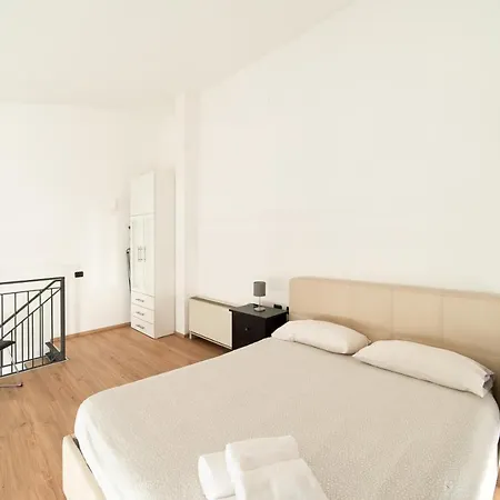 Hbhall Prada Loft 40