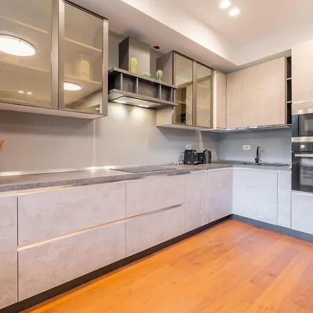 We - Broletto Boutique * Milano