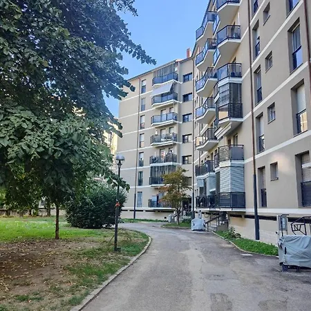 Elegante Bilocale A Con Balcone * Milan