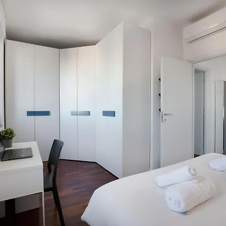 Navigli - Duomo Magnificent View Of The Skyline