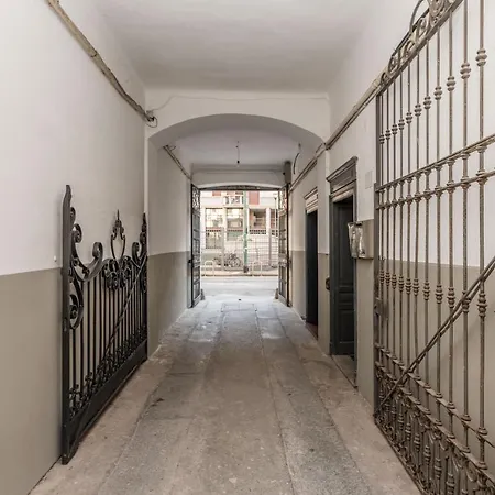 Design In Navigli Area! Milan