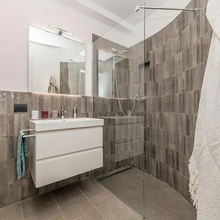 Design In Navigli Area! Apartment Milan