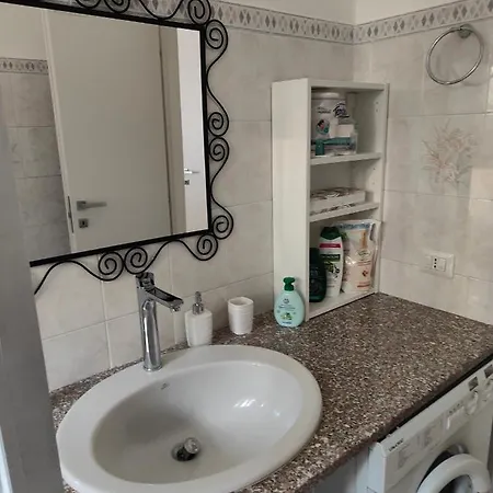 Elegante Bilocale A Con Balcone Milano