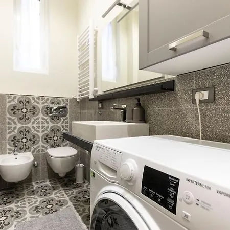 Apartment The Italian Design - 10 Minutes To Duomo *