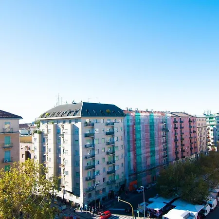 I Host - Sant'agostino 7 *