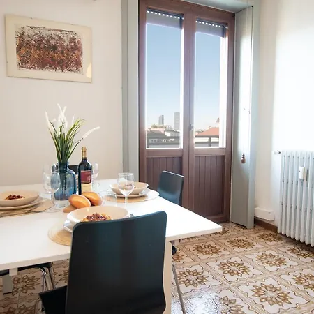 I Host - Sant'agostino 7 * Milan