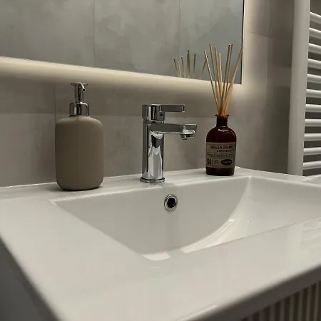 公寓 Duomo 15 Minuti - Led House 米兰
