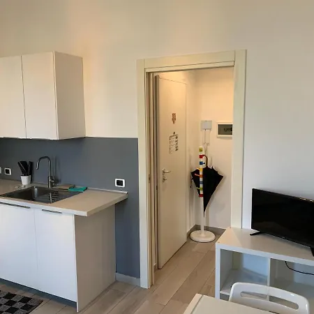 Tranquillo Bilocale Nel Quartiere Baggio Appartement Milaan