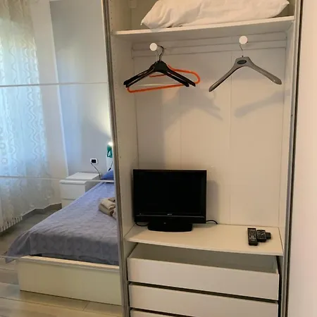 Tranquillo Bilocale Nel Quartiere Baggio * Milaan