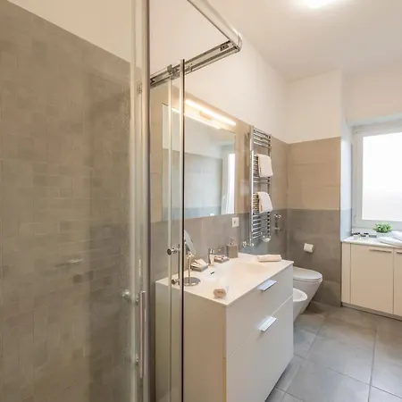 Washington, 83 - Luminoso E * Milano