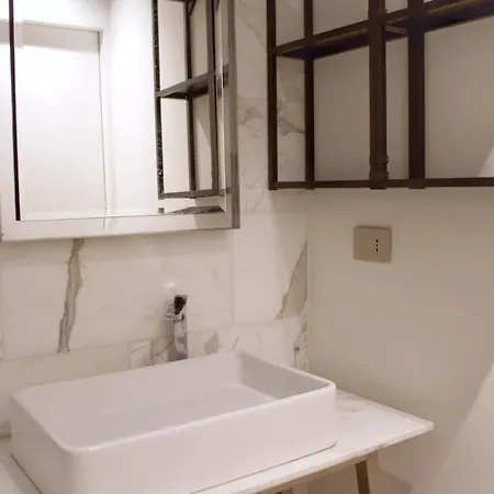 Broletto 5 Minutes From Duomo Apartment *