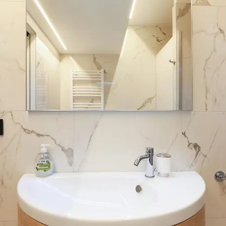 Mila Cavalcabo * Mailand