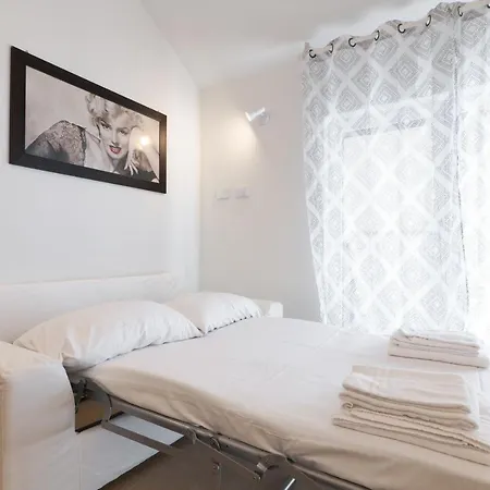 Mila Cavalcabo Mailand