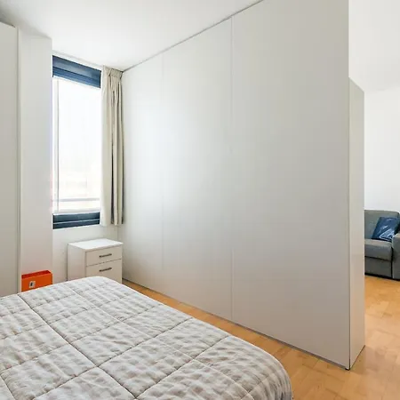 Apartment Enrico Caviglia With Parking Place Milan