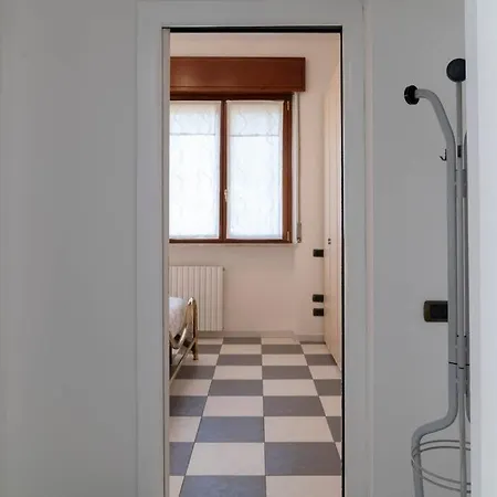Self Check-in & Netflix 10 Min To Duomo Mm1 Red Daire Milano