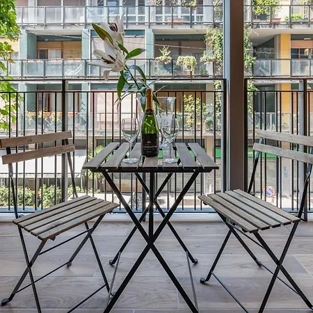 Luxury - Free Parking - Duomo-navigli Apartmán