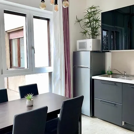 The White House, Modern In Center Apartman Milánó