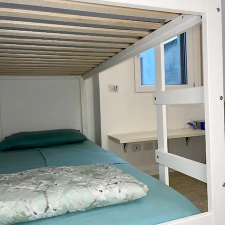 The White House, Modern In Center Milán