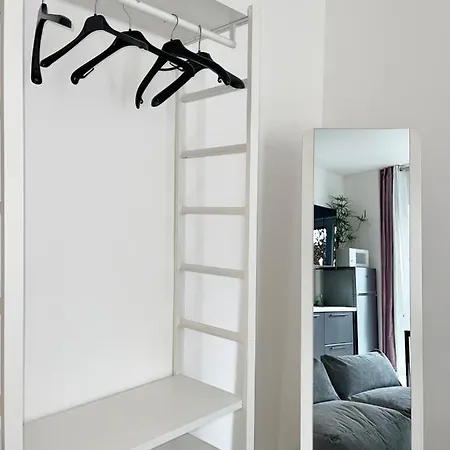 The White House, Modern In Center Apartment *