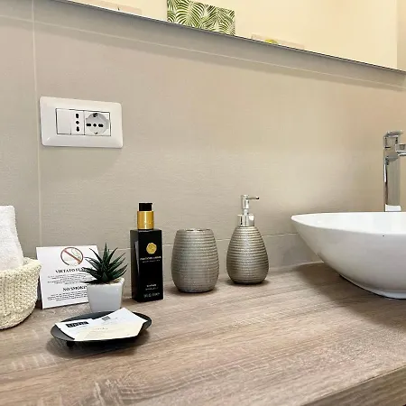 The White House, Modern In Center Milánó