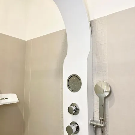 The White House, Modern In Center Appartamento Milano