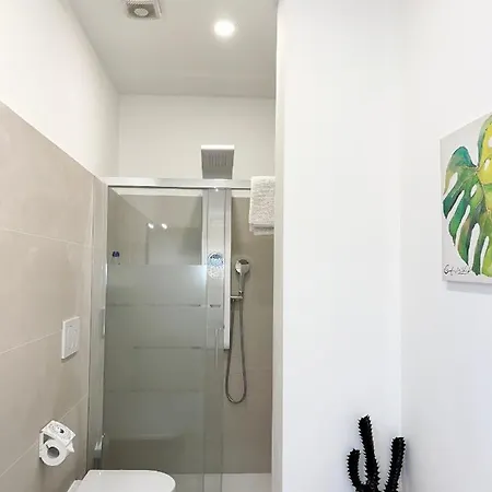 The White House, Modern In Center Milano