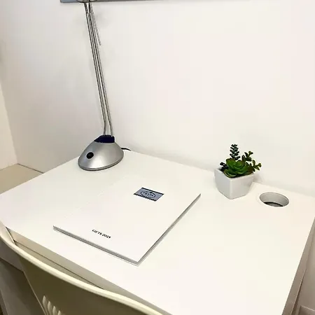 The White House, Modern In Center *