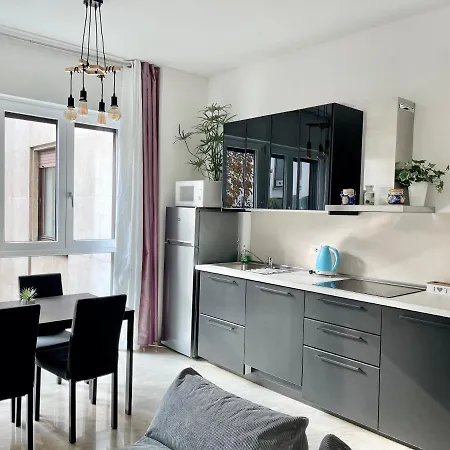 Apartman The White House, Modern In Center Milánó