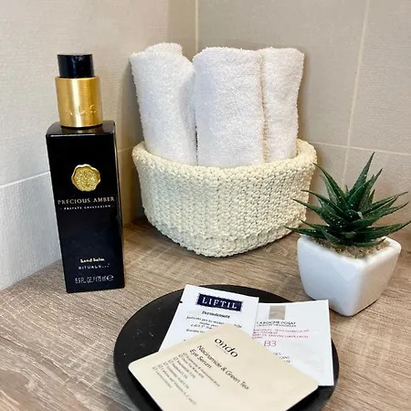 The White House, Modern In Center