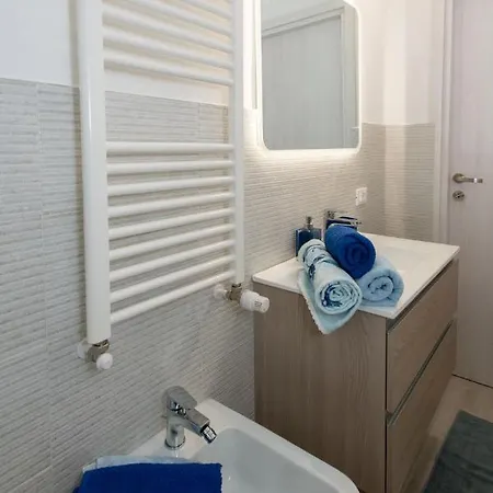 The Palm Sisters - Navigli, Bocconi *