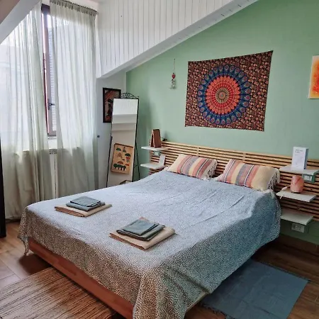 Into The World Апартаменты Милан