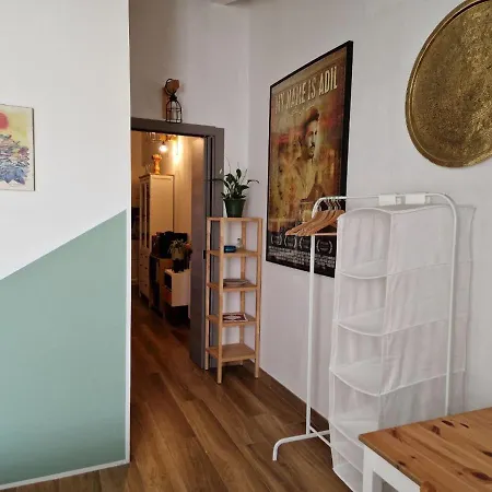 Into The World Lejlighed *