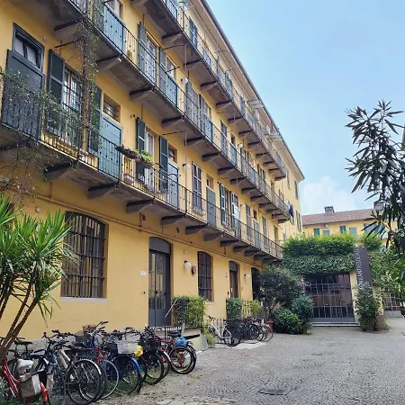 - Nella Corte Dei Navigli Apartment *