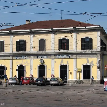 - Nella Corte Dei Navigli Milan