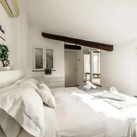 Buenos Aires' Nest - 10 Minutes From Duomo With Terrace شقة *