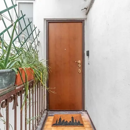 Metro A 2 Minuti - Nolo House, Fast Free Wi-fi * ميلان