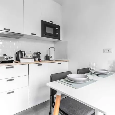 Metro A 2 Minuti - Nolo House, Fast Free Wi-fi ميلان