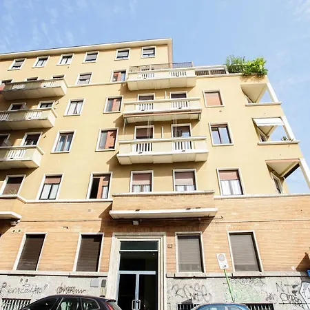 Minimal Near Bocconi * Milano