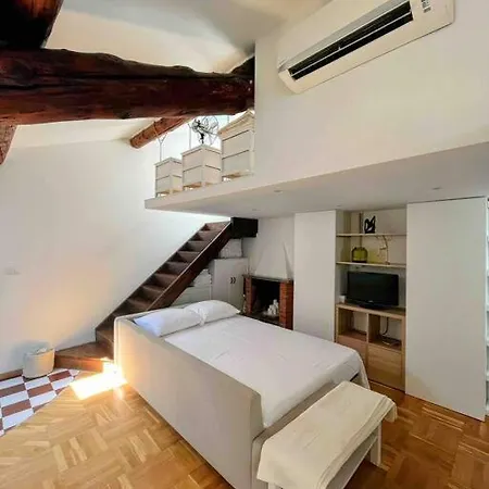 Cozy Sky Nest Near Shopping Area * Mailand